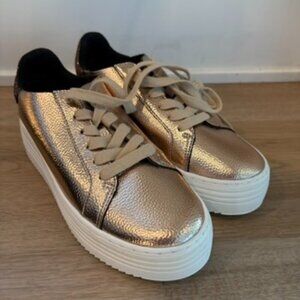 ** Joy Performance Comfort Leather Sneaker Rose Gold Metallic Size 6.5